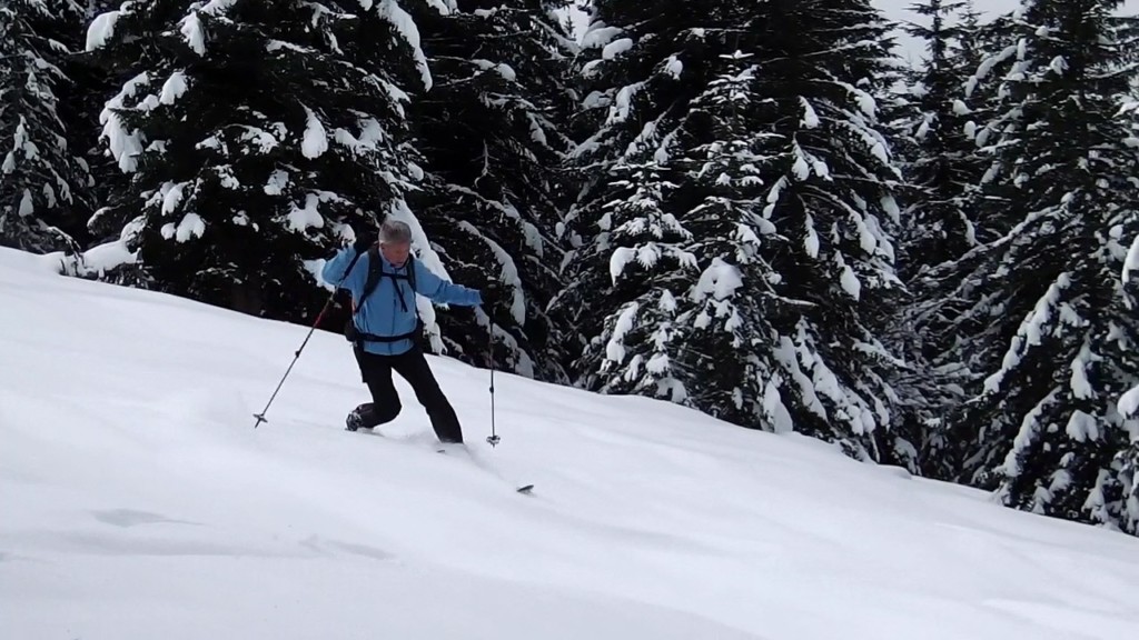 Descente de François dans la poudreuse