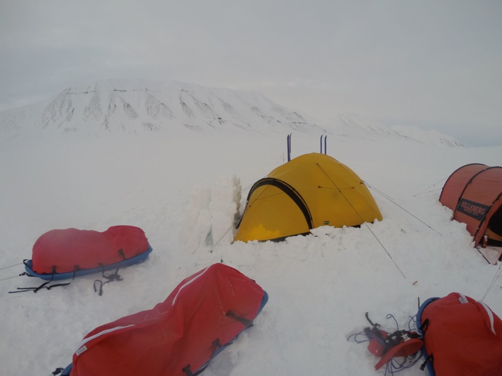 Pulkas et bivouac hivernal