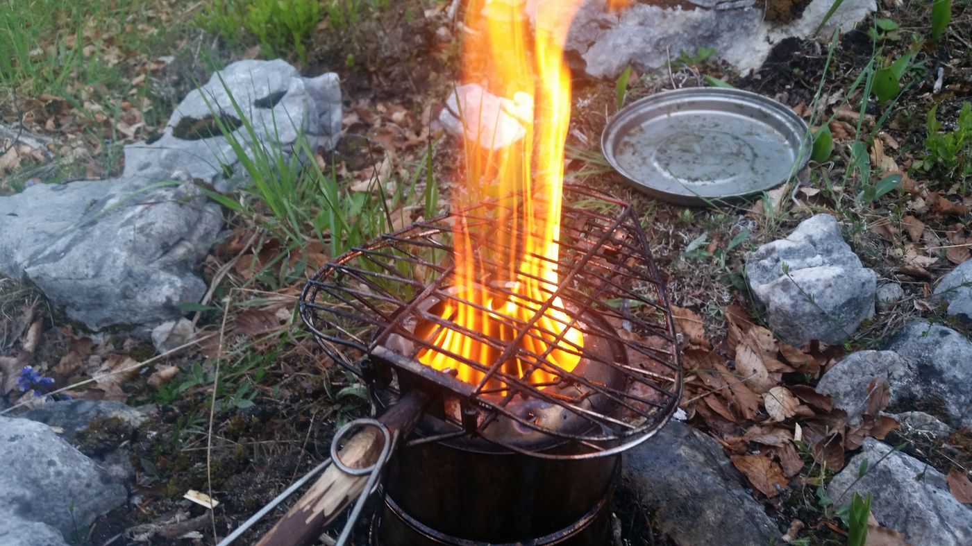 Réchaud à bois en fonctionnement