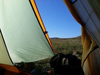Vue depuis l'intérieur de notre tente tipi Wickiup 4 de Nigor