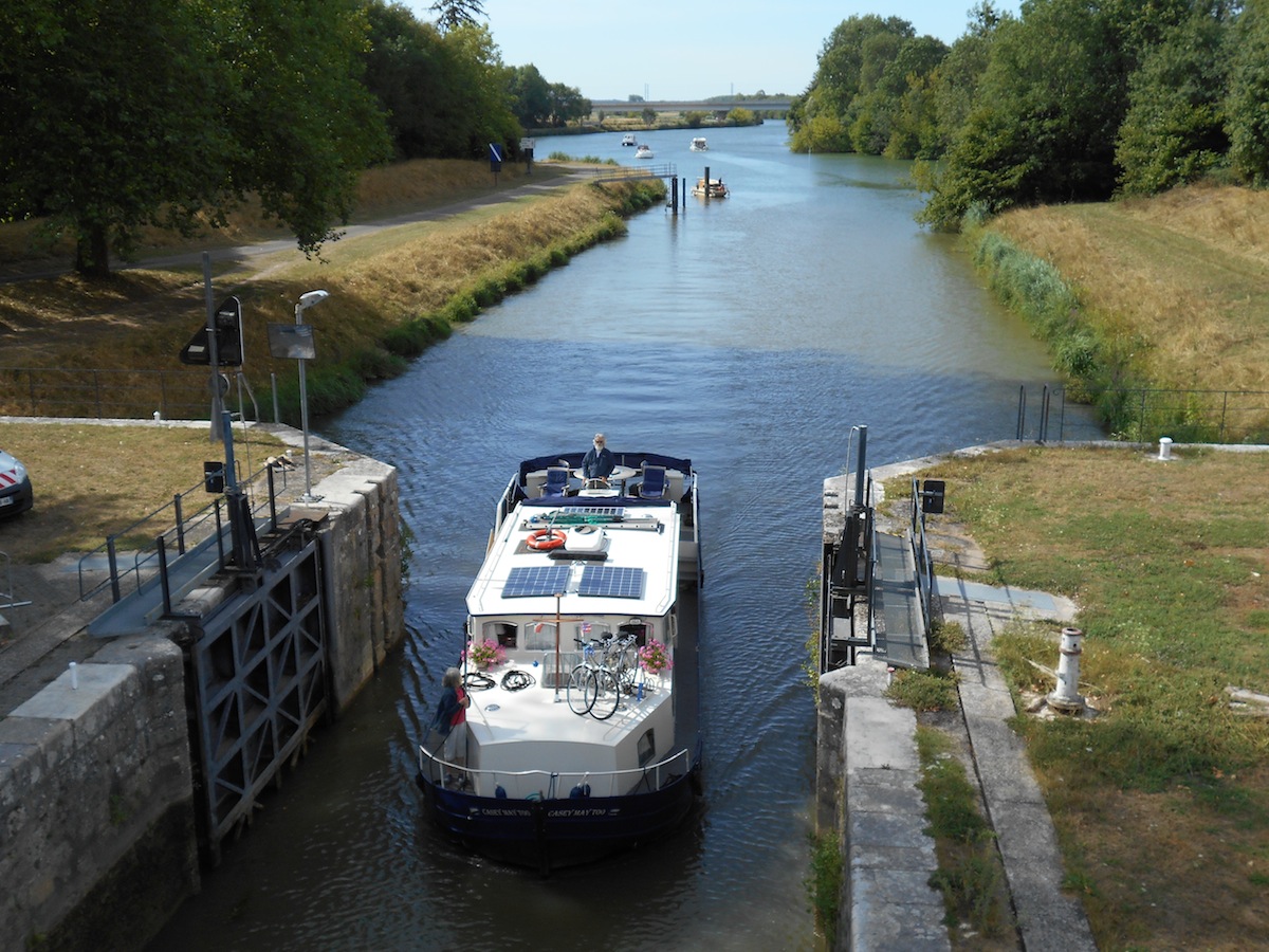 Une des nombreuses écluses nécessaires à la navigation fluviale