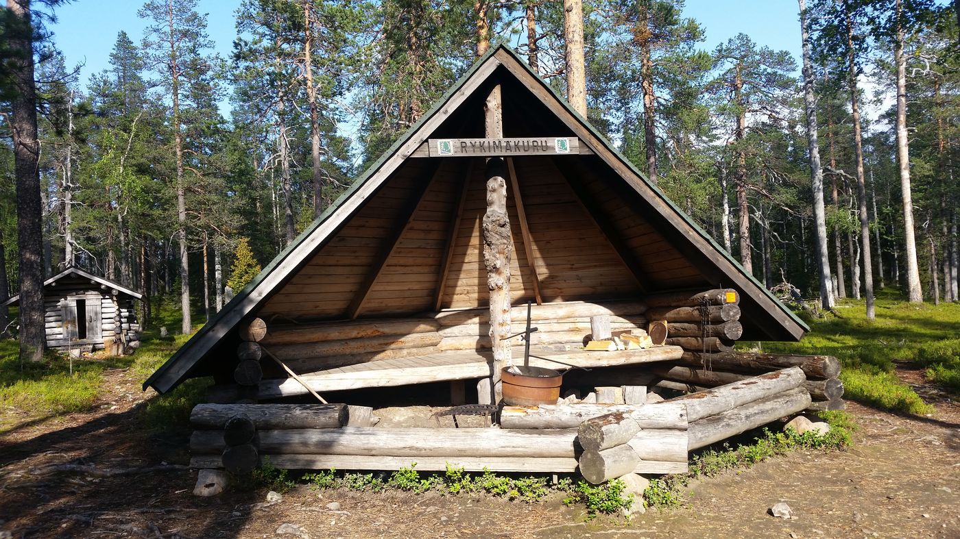 Lean-to-Shelters Rykimäkuru : endroit aménagé pour faire du feu