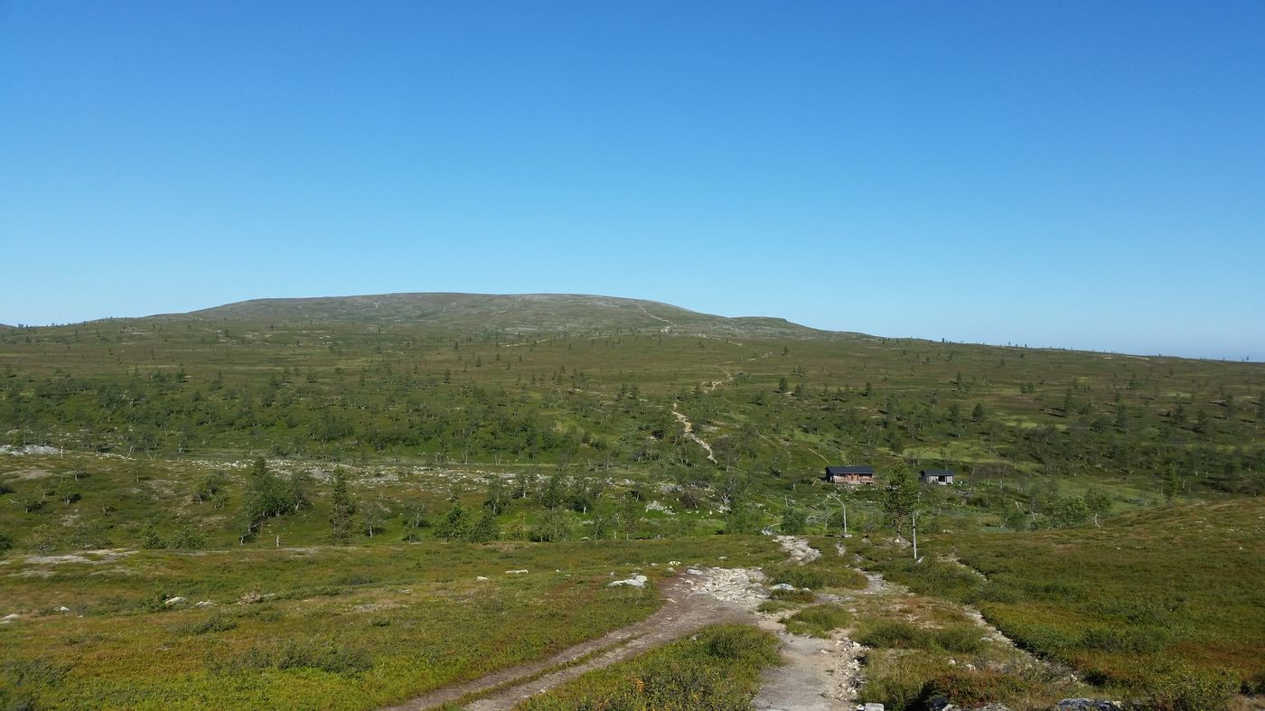 Le refuge de Sioskuru et le sommet du Pyhäkero (711 m)