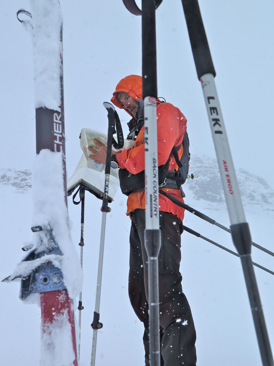 Sedestal-fortes-chutes-de-neige