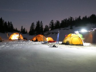 Bivouac hivernal sur les hauts plateaux du Vercors