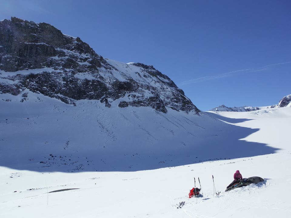 Pause sous le glacier Styggehobrean