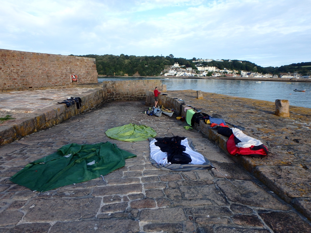 Jersey : déballage sur la digue fortifiée de St Aubin