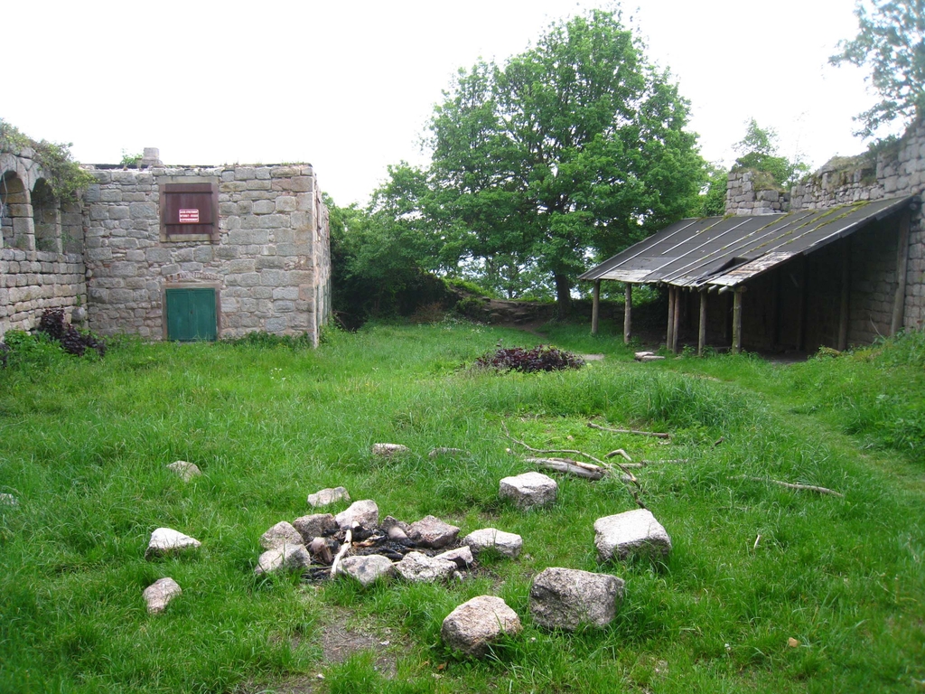 Le château dans lequel nous avions bivouaqué pendant un raid de troupe scout en 1991 !