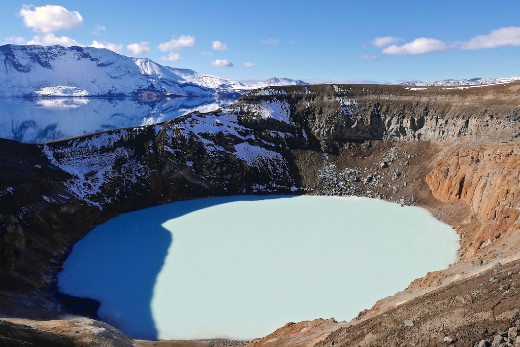 Cratère Vìti où l'eau est à 20°C