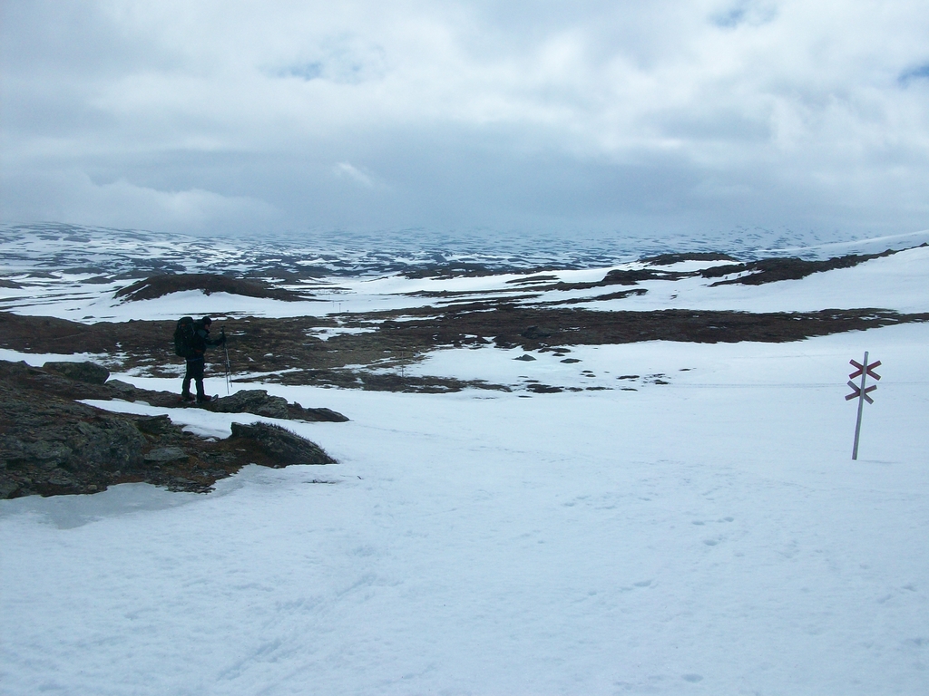 Contournement du mont Herrklumpen, après un bref passage à Sylarnas fjällstation.