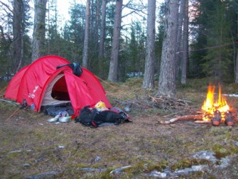 Un cadre idyllique de bivouac, proche de la rivière Ljusnan.