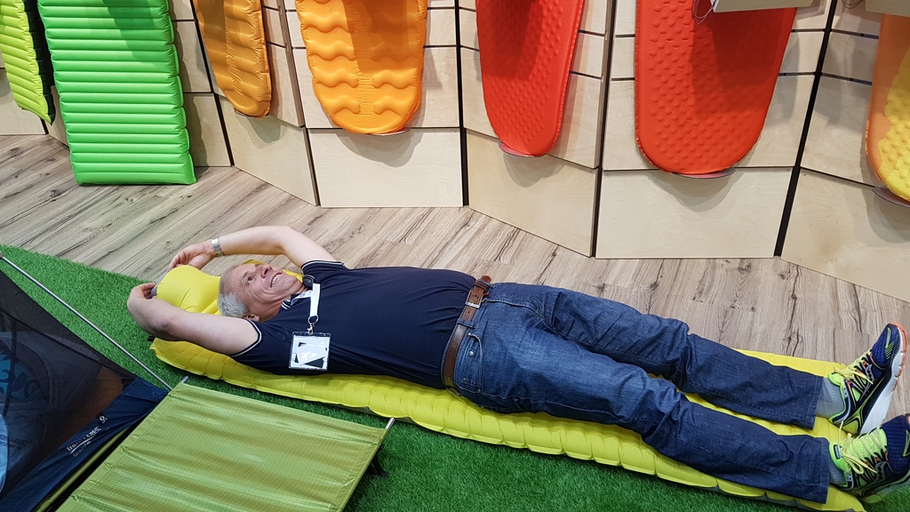 Le Neoair Xlite Max SV est un matelas confortable et facile à gonfler