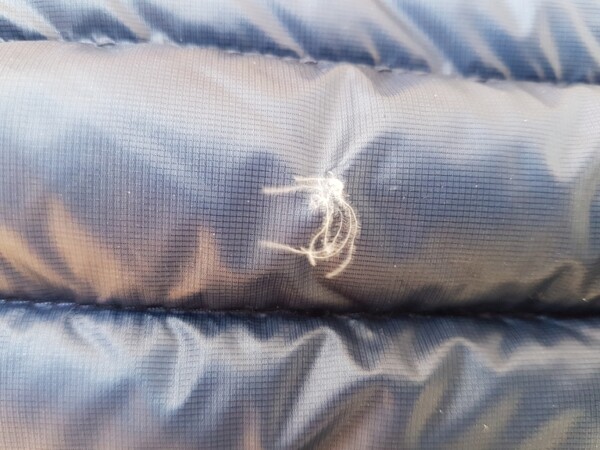 Comment Réparer Une Doudoune Déchirée Sans Patch Comment réparer une doudoune 🧥 ? Accroc, trou, déchirure.