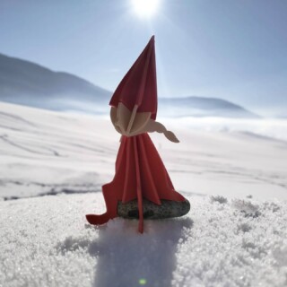 ✨ Bonne fin d'année à tous ! ✨
Quand la magie de l'hiver s'invite dans nos montagnes... 🌨️❄️ Avec une belle couche de neige fraîche et un soleil radieux, c'est le moment idéal pour profiter des plaisirs de la glisse et se ressourcer en pleine nature. 🏔️⛷️

Que cette fin d'année soit douce et poudreuse...❄️ 

 #aventurenordique #hiver #montagne #outdoorlife #espritnordique #vercors

Crédit photo : Anouk

 @lovi_finland_ @autransmeaudretourisme @autrans_meaudre_en_vercors