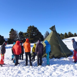 ❄️ Participez à L'Aventure Nordique ! 🎿🏕️ Et vivez une expérience unique en Vercors !!

Envie de découvrir le ski de randonnée nordique et le bivouac hivernal ? 🌲✨ Rejoignez-nous pour deux jours d’immersion dans le Vercors, encadrés par des professionnels passionnés !

🔥 Au programme :
🏔️ Progression en ski de randonnée nordique sur les Hauts Plateaux du Vercors.
⛺ Nuit en bivouac hivernal sous tente
🎒 Ateliers pratiques pour devenir autonome en ski SRN et en bivouac hivernal
🌌 Soirée conviviale sous le tipi !

Une aventure hors des sentiers battus, accessible à tous ceux qui rêvent d’explorer l’hiver autrement ! ❄️💫

📆 Dates & Infos 👉 Lien dans la BIO !!!

🔹 Places limitées à 15 participants !

Un évènement propulsé par votre magasin préféré et avec 'a super collab' de @a_chacun_son_rythme38 et @bivouaclocation @skirandonneenordique dans le super massif du #vercors 👍🏾

@inspirationvercors @parcduvercors @vercors_inside
#skirandonneenordique #pulka