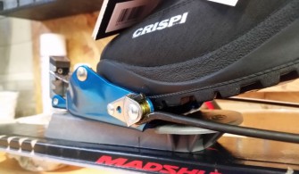 Monter les tiges des fixations Voile Hardwire à l’envers Tige de la Hardwire montée à l'envers pour un retrait plus facile