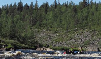 Lapin Kulta, l’or au creux des vagues : une semaine de canoë-bivouac en Laponie